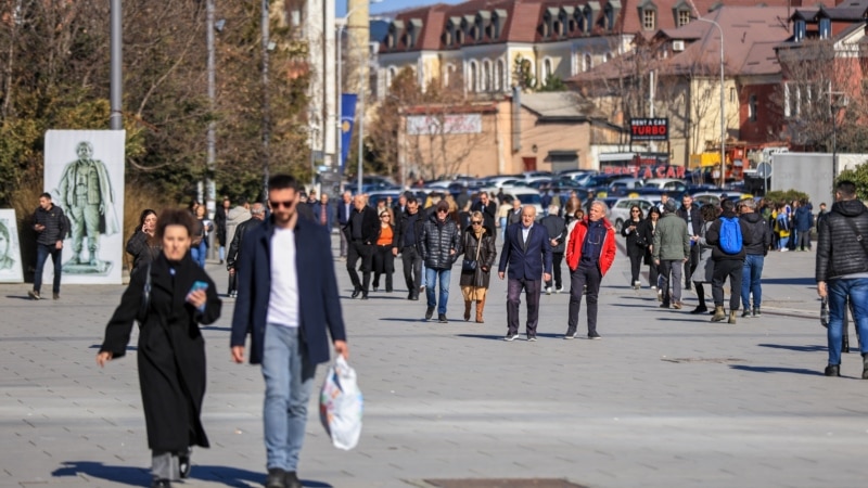 Votuesi kosovar mes bastioneve që po bien dhe krizës që vazhdon
