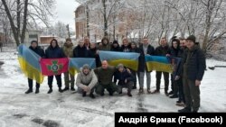 У рамках чергового обміну полоненими з російського полону повернули 5 бійців Держприкордонслужби, 7 військовослужбовців Нацгвардії, 6 поліцейських та 1 рятувальника. 4 лютого 2023 року