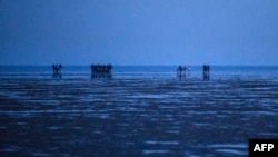 ارشیف. د انګلستان او فرانسې ترمنځ د کډوالو لار