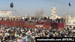 Pakistan: Protesters in Chaman district have blocked main road in front of Frontier Corps with containers on Feb 6, 2024.