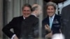 رابرت مالی (وسط) و وزیران خارجه وقت آمریکا و بریتانیا در جریان مذاکرات هسته‌ای ایران در آوریل ۲۰۱۵