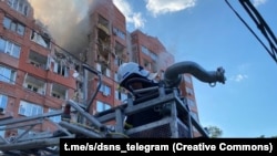 Разрушения жилого дома в Днепре в результате российского удара, 28 июня 2024 года