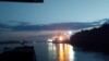 A közösségi médiában közzétett videó azt a pillanatot örökítette meg, amikor az orosz erők légicsapást mértek az ukrán Reni kikötőre, amely mindössze kétszáz méterre van a Duna túloldalán fekvő Romániától. 2023. július 25.