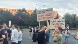 Oamenii au protestat vineri seară față de modul în care au fost organizate alegerile și au acuzat fraudele la vot.