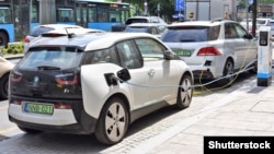 Budapeştdə elektrikli avtomobillər üçün doldurma stansiyası