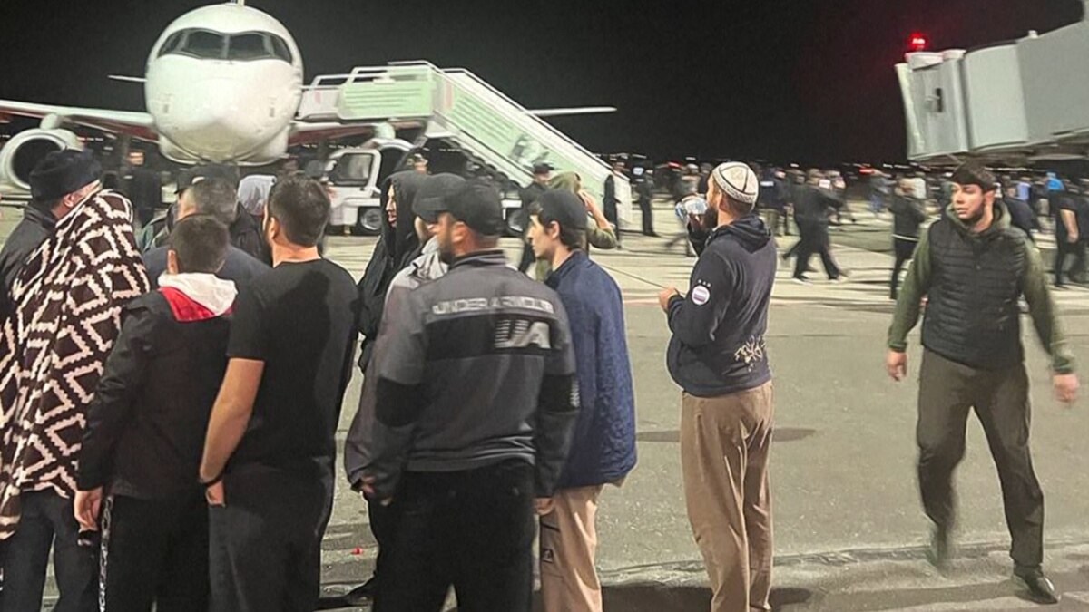 \"Быстро, документы! Евреи есть?!\" Антисемитский погром в Махачкале ...