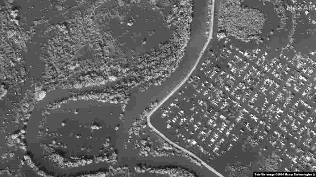 Before-and-after satellite views captured on April 1, 2023, and April 10 of this year show the inundation of the city of Orsk, which straddles the Ural River. Orsk, a city of nearly 240,000, is the second-largest city in Russia's Orenburg region, located on the steppe about 100 kilometers southeast of the southern tip of the Ural Mountains.