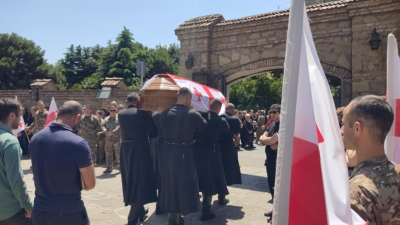 В Гори прошли похороны погибшего в результате трагедии в Болниси пилота Су-25