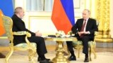 Президент России Владимир Путин (справа) и президент Армении Никол Пашинян во время переговоров в Москве 8 мая 2024