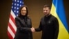 Вице-президент США Камала Харрис и президент Украины Владимир Зеленский на саммите в Швейцарии, 15 июня 2024 года