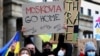 Демонстрація у Європі проти війни Росії з Україною. Напис на плакаті: «Московіє, йди геть!». Лютий 2022 року