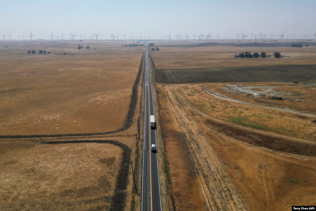 Një autostradë që kalon përmes Qarkut Solano.