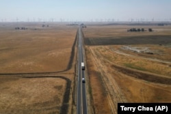 Një autostradë që kalon përmes Qarkut Solano.