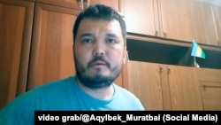 Акылбек Муратбай сообщил Азаттыку 1 февраля, что студентов в Каракалпакстане наказывают за то, что они «поделились или просто поставили лайк» в социальных сетях, поскольку власти считают это угрозой для государства