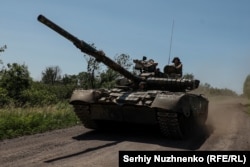 Танк Т-80, захваченный ВСУ у российской армии, бахмутское направление, июнь 2023 года