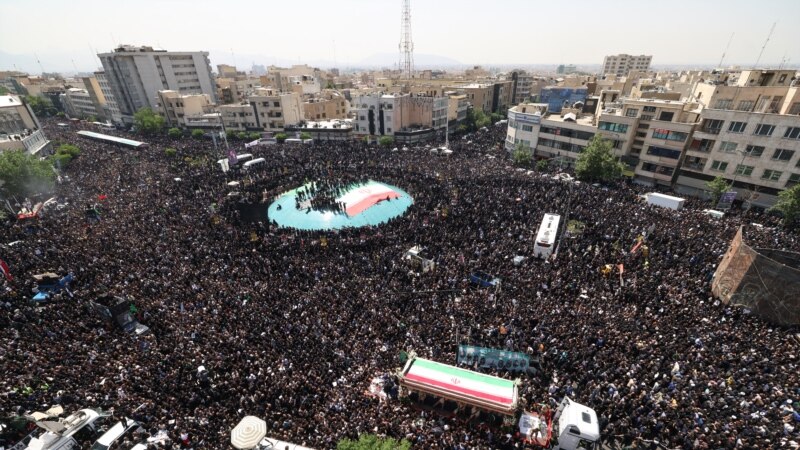 В Тегеране проходит церемония прощания с погибшим президентом