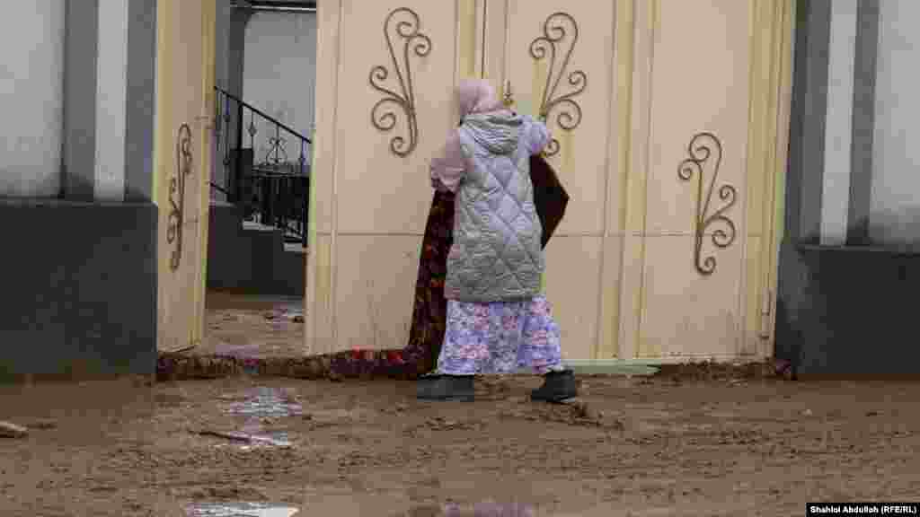 In Tajikistan, floodwaters are also wreaking havoc. In the Rudaki district, south of Dushanbe, residents were left to clean up after flooding hit their homes in the early hours of April 15.