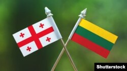 Флаги Грузии и Литвы