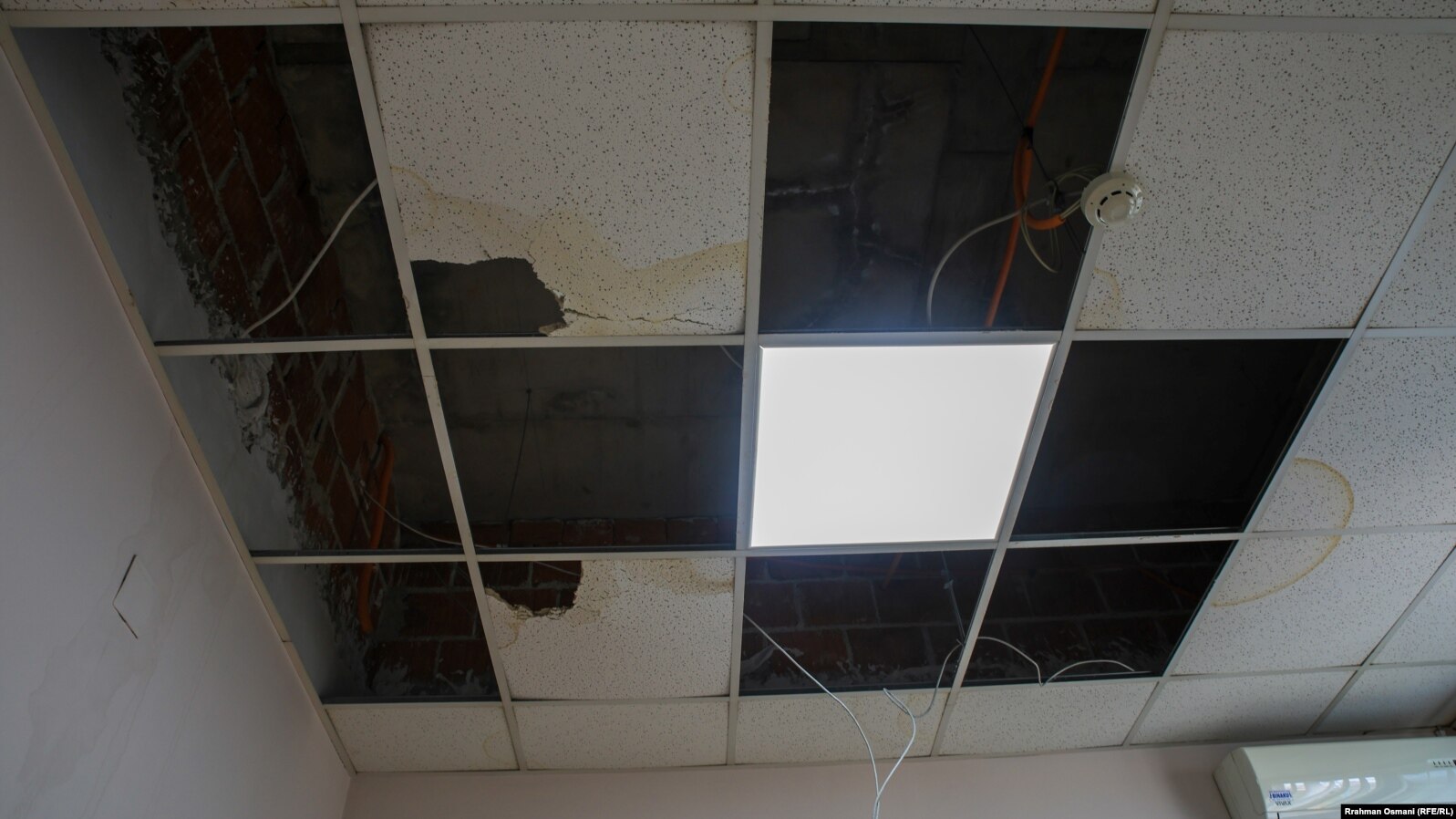 Tavani i dëmtuar në një nga zyrat e Onkologjisë.