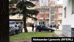 Полицейское оцепление у здания главного суда в Подгорице, Черногория, 3 марта 2023 года 