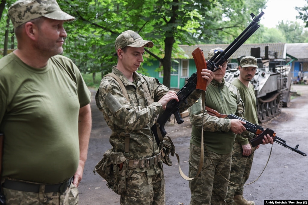 Më shumë se dy vjet pas pushtimit të plotë të Rusisë, Ukraina po përballet me mungesë të&nbsp;luftëtarëve.