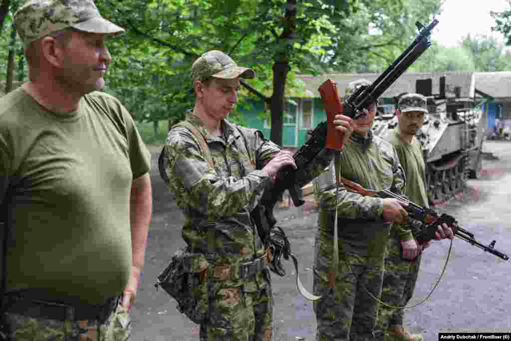 Спустя более двух лет после полномасштабного вторжения России Украина борется с нехваткой людей на фронте