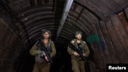 Израиль әскерилері ХАМАС тобының Газадағы "ең үлкен туннелінде" жүр. 15 желтоқсан 2023 жыл. 