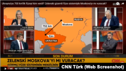 Скриншот с трансляции программы о войне России против Украины на телеканале CNN Türk