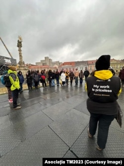 Numărul voluntarilor a crescut la Timișoara. Aici la o instrucție pregătitoare pentru evenimentele de închidere.