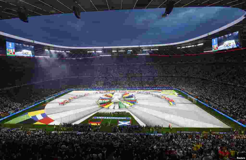 Pamje e përgjithshme e stadiumit Allianz Arena në Munih, Gjermani, gjatë ceremonisë hapëse të Kampionatit Evropian 2024, 14 qershor 2024.