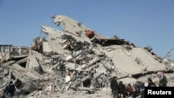 Разрушена сграда в Адъяман, Турция