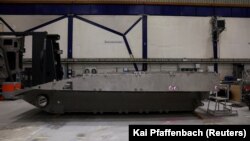 Виробництво БТР Marder на заводі Rheinmetall з виробництва військового обладнання в Касселі, Німеччина, 25 липня 2023 року
