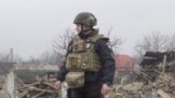 Ukrainian Police Try To Keep Order As Russians Advance On Town