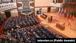 Рустам Минниханов выступает с ежегодным посланием Госсовету Татарстана