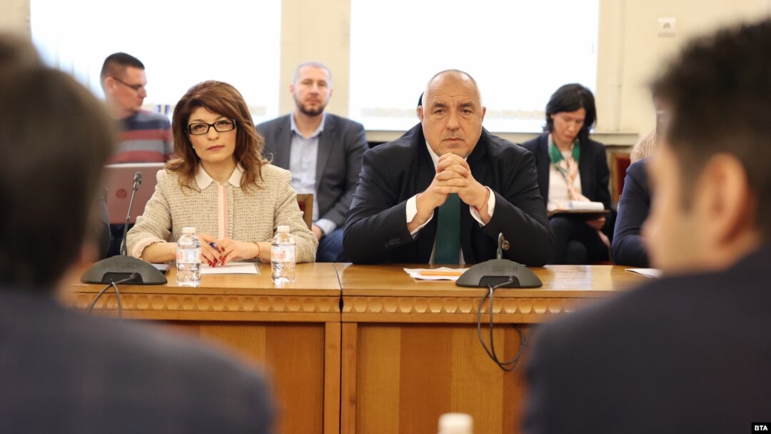 Председателят на ГЕРБ Бойко Борисов и Десислава Атанасова от партията на лидерска среща с коалицията ПП-ДБ, 25 април 20223 г. 