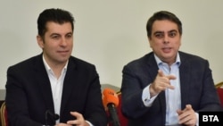 Съпредседателите на "Продължаваме промяната" Кирил Петков и Асен Василев