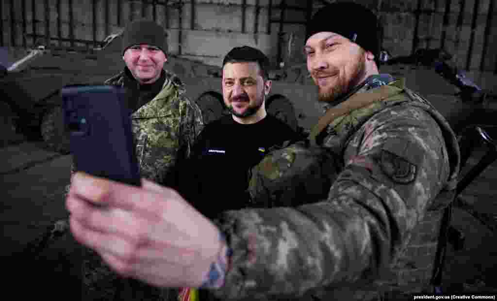 Ukrainian President Volodymyr Zelenskiy made an unscheduled visit near Bakhmut on March 22 to rally the troops and give out awards to soldiers who are defending the country&#39;s sovereignty.
