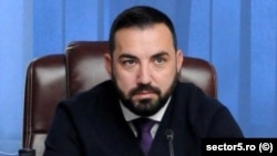 Iulian Constantin Cârlogea este administratorul sectorului 5 și nepotul lui Popescu Piedone, din partea soției.