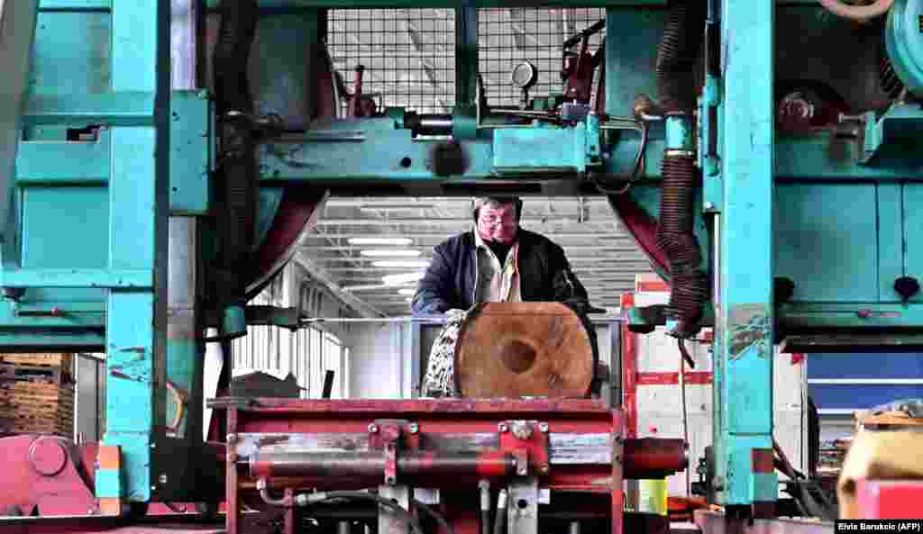 A worker slices timber in the Artisan factory.&nbsp; Despite the growth, Bosnian manufacturers have thus far captured only a small fraction of Europe&#39;s furniture market, estimated to be worth about 96 billion euros ($102 billion) in 2020.