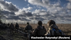 Українські військовослужбовці біля прифронтового міста Мар’їнка, 26 грудня 2023 року
