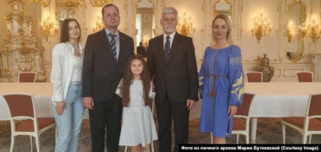 Чеський президент Петр Павел зустрівся із українською біженкою Поліною Буктівською