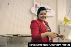 Jelena Koren na radionici kreativne elektronike za devojke "Tink Punk".