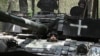 Українські військовослужбовці 59-ї бригади їдуть на танку Т-72 в Донецькій області, 9 червня 2024 року