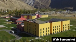 Бинои Донишгоҳи Осиёи Марказӣ дар шаҳри Хоруғ.