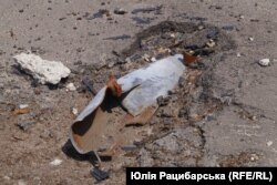 Залишок російського снаряду на території насіннєвої станції