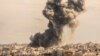 Fekete füst gomolyog Gáza felett az izraeli légicsapásokat követően 2023. október 9-én