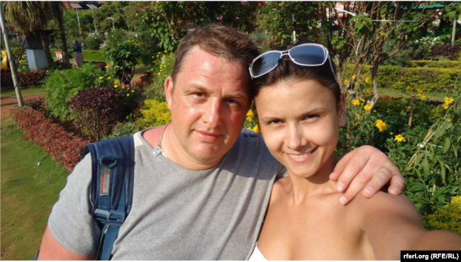Vladyslav Yesypenko me gruan e tij, Katerynan, para arrestimit.