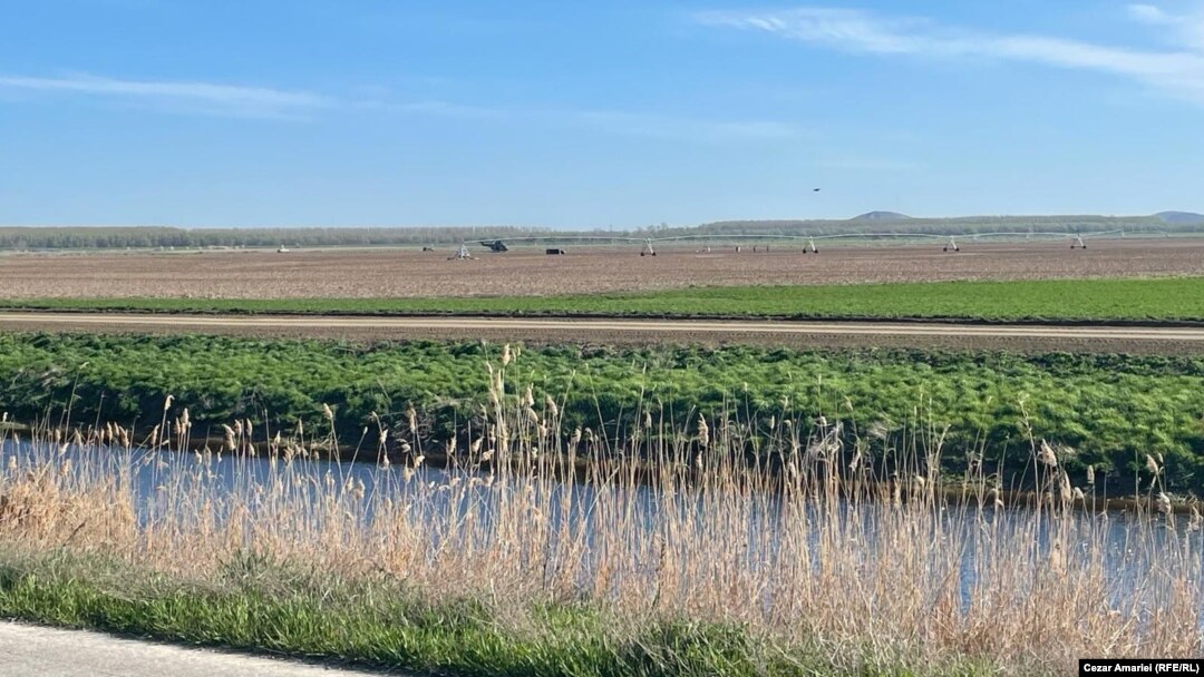 Obiectul străin - posibil o dronă - care a căzut joi, 28 martie, în județul Brăila, a zburat cel puțin 20 de km în spațiul aerian al României. Autoritățile nu au declarat stare de urgență.