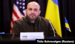 Міністр оборони України Рустем Умєров під час зустрічі у форматі «Рамштайн». Авіабаза США біля міста Рамштайн-Мізенбах, Німеччина, 19 березня 2024 року
