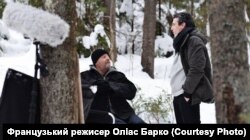 Оліас Барко з Жаном Рено на зйомках фільму «Холодна кров» на озері Синевир. Україна, зима 2019 року